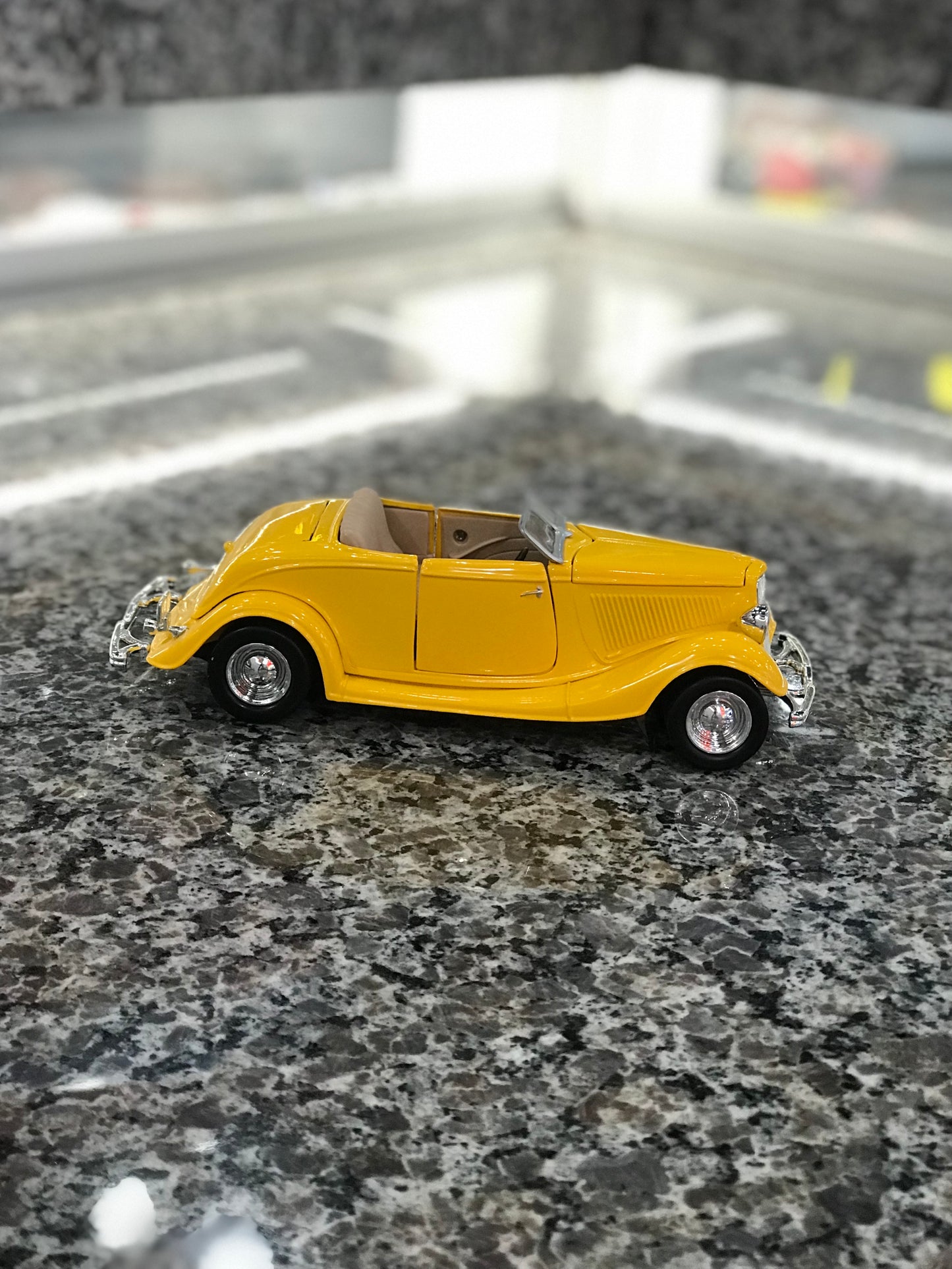 Car,Ford Coupe Convertible 1934,Yellow