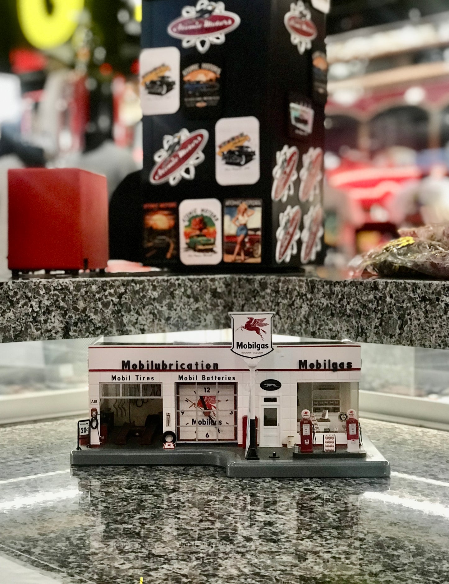 Gifts,Figurine Mobile Gas,The Danbury Mint Mobil