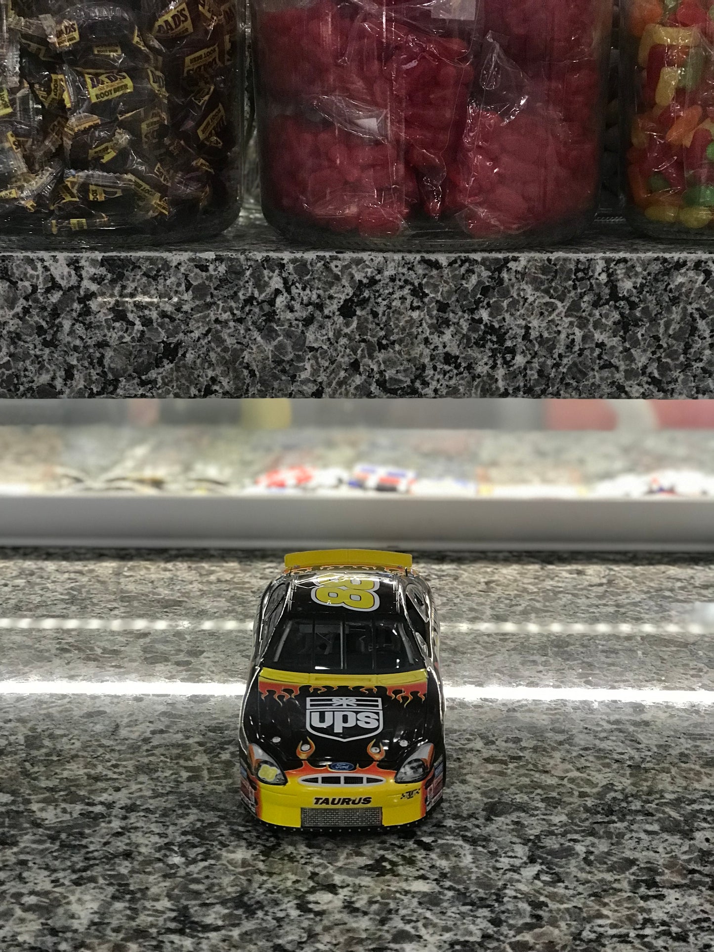 Nascar,UPS,Ford Taurus,Black/Yellow